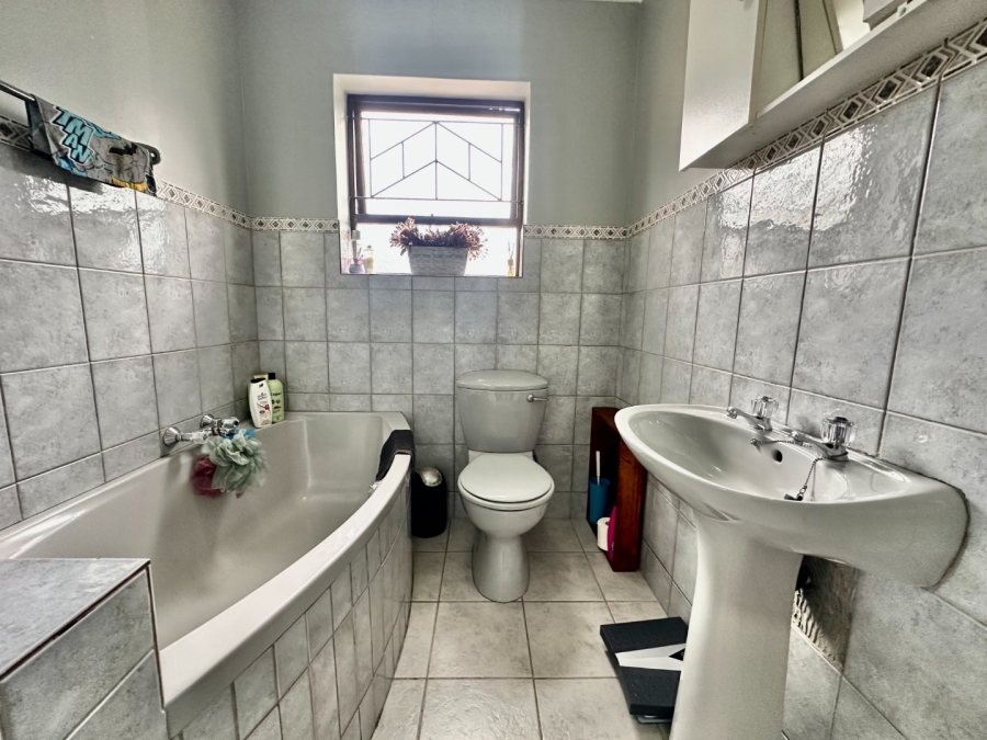 3 Bedroom Property for Sale in Denneoord Western Cape